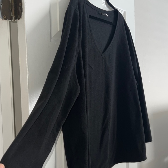Old Navy Women’s Plus Size V Neck Fleece Top in Black in size 3X - Picture 5 of 7